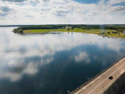 Rebreather divers die after DPVs pulled into dam inlet