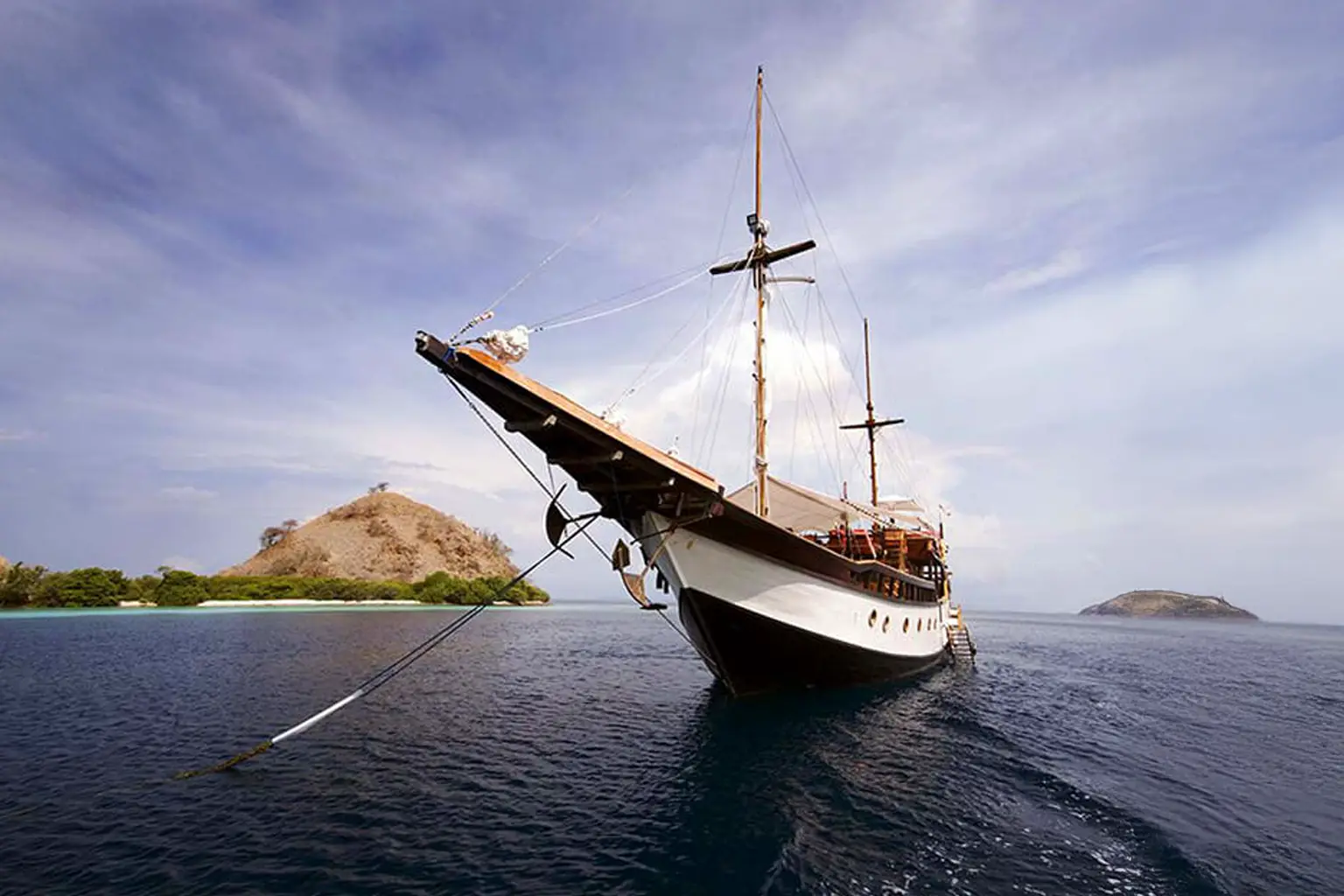 Sustainable Liveaboards: How Dive Boats Help Protect the Ocean